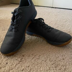 NoBull trainers. Size 7.5. Navy with gum sole. Very good condition.